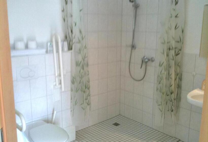 חדר משפחתי, I Motel