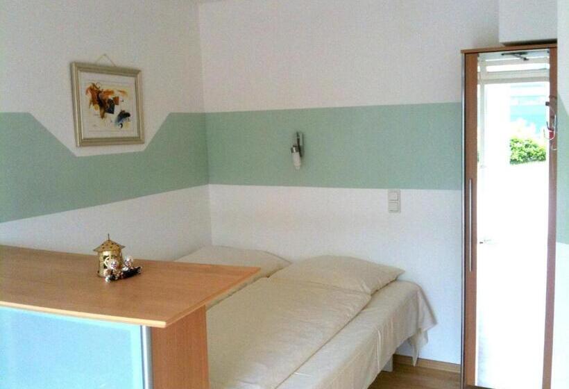 חדר משפחתי, I Motel