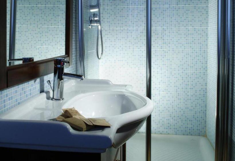 スタンダードルーム, La Casa Sulla Collina D'oro