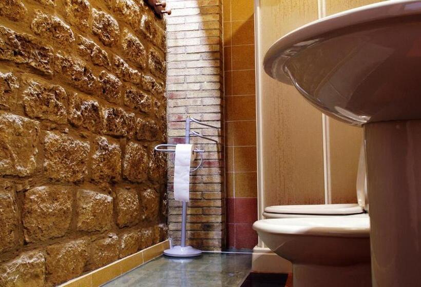 スタンダードトリプルルーム, La Casa Sulla Collina D'oro