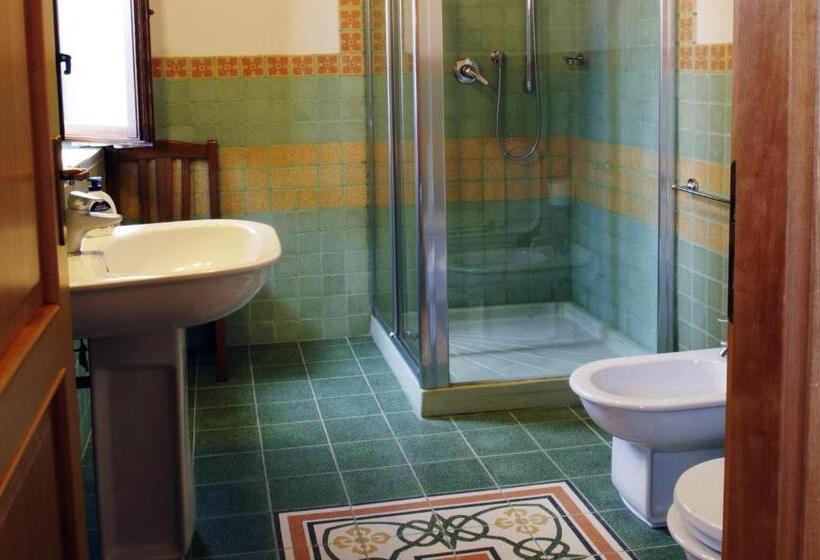 スタンダードトリプルルーム, La Casa Sulla Collina D'oro