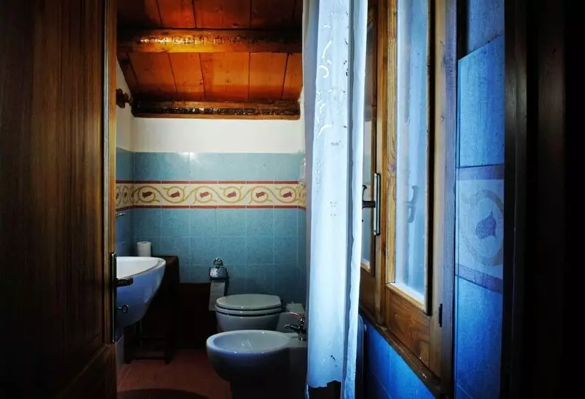 اتاق استاندارد, La Casa Sulla Collina D'oro