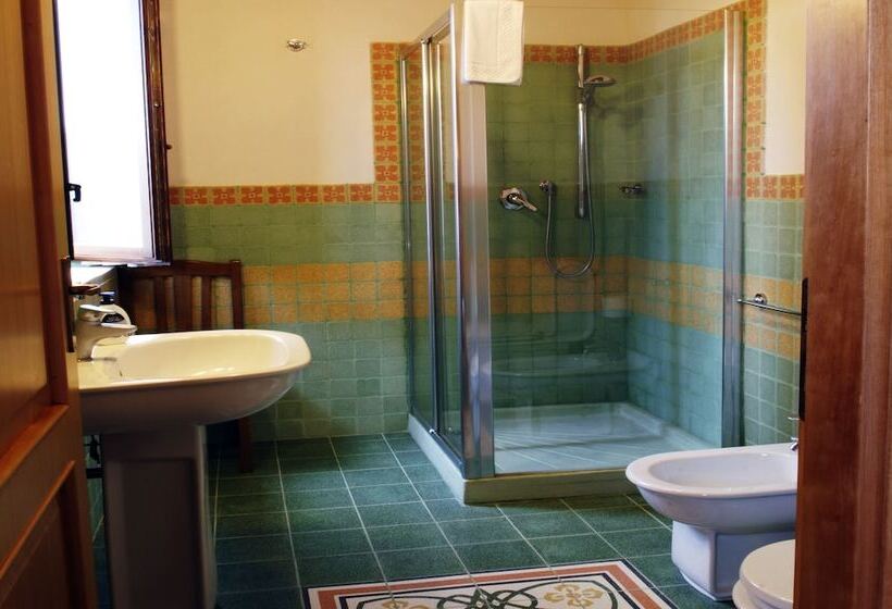 スタンダードトリプルルーム, La Casa Sulla Collina D'oro