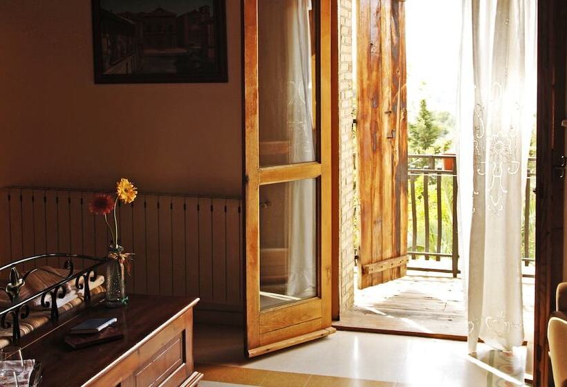 スタンダードトリプルルーム, La Casa Sulla Collina D'oro