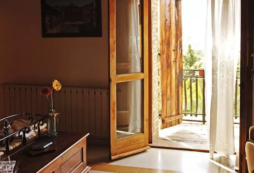 اتاق استاندارد سه نفره, La Casa Sulla Collina D'oro