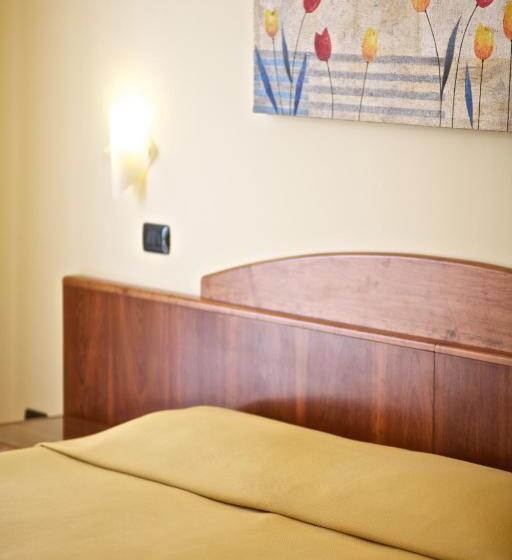 חדר קלאסי לשלושה, Lo Scacciapensieri Hotel & Restaurant