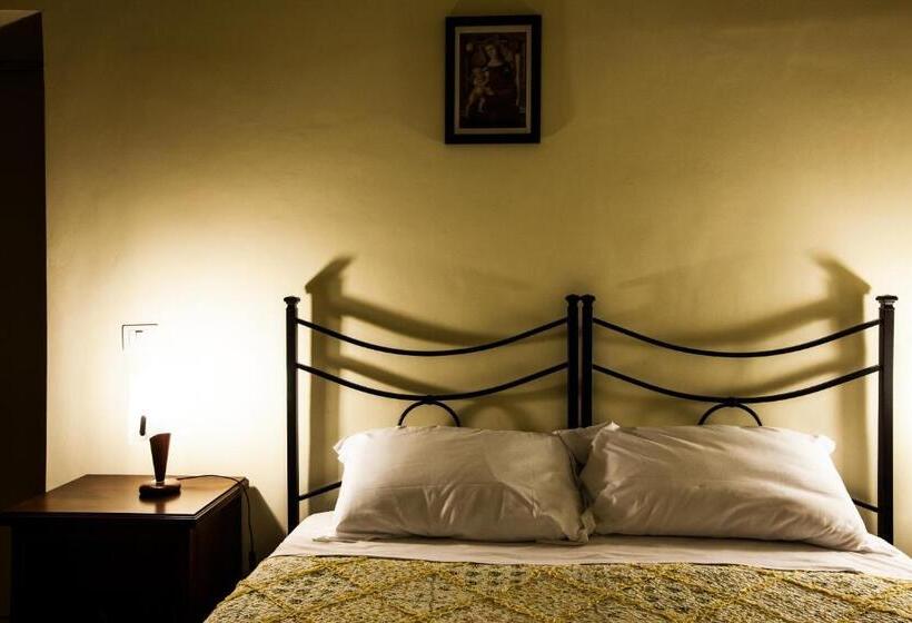 スタンダードシングルルーム, Camere Del Re