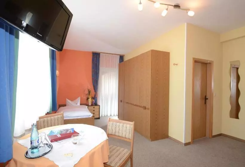 اتاق راحتی سه تخته, Gasthof Zur Post Hotel Parkplatz