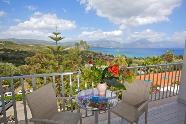 高级大房间, Marcaneto