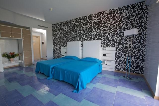 高级大房间, Marcaneto