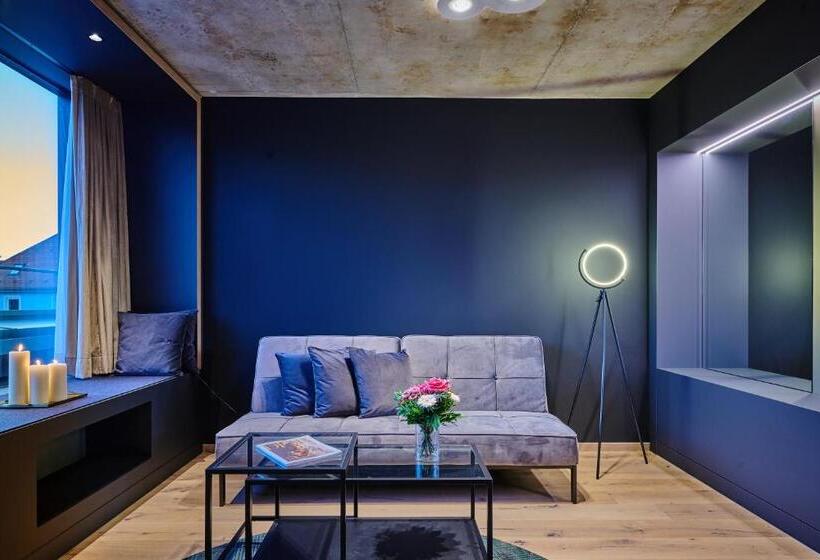 سوئیت با بالکن, Villa Boutique