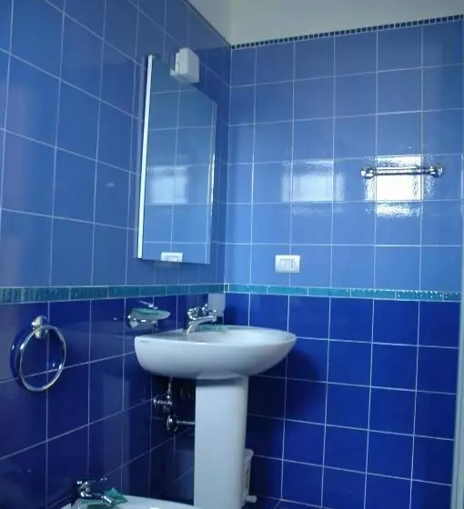 Standard Yhden Hengen Huone, Villa Comics