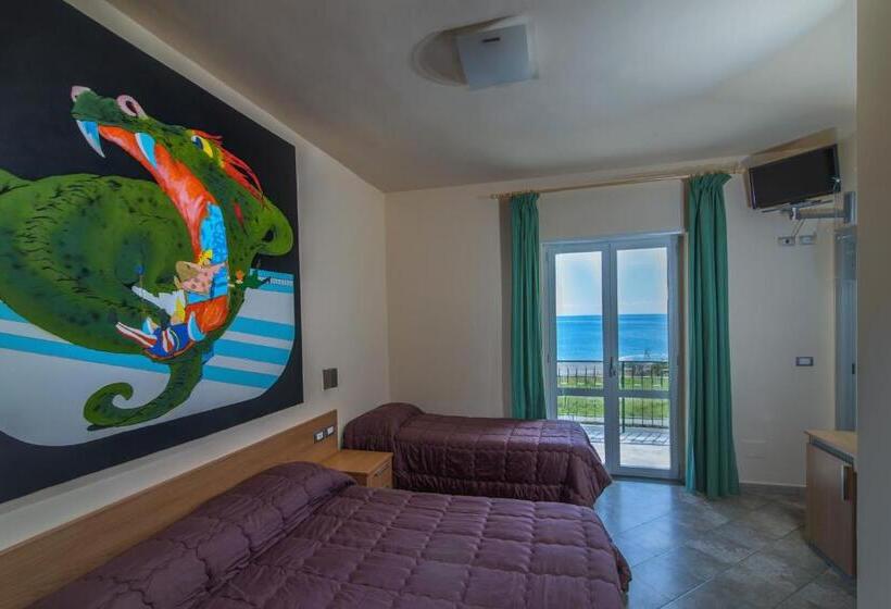 غرفة قياسية ثلاثية, Villa Comics