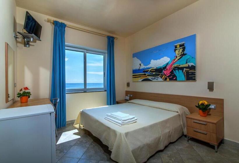 غرفة قياسية رباعية, Villa Comics