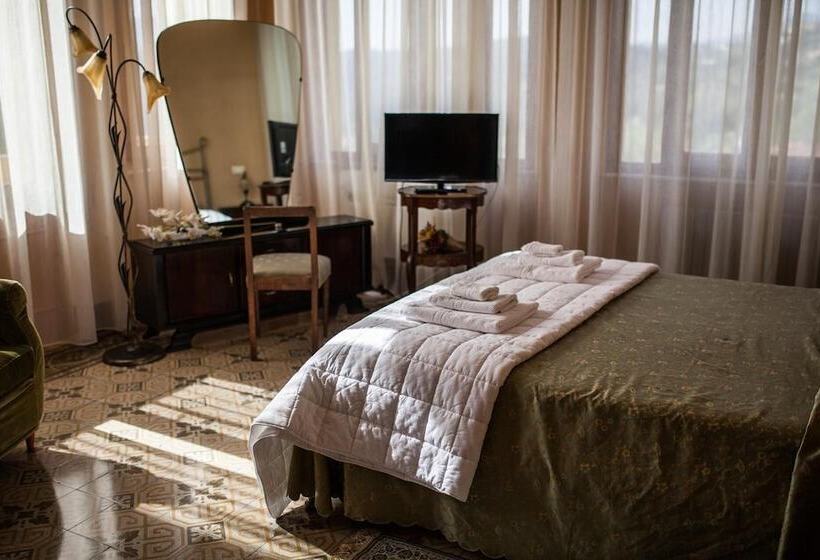 جناح جونيور, Villa Moorings