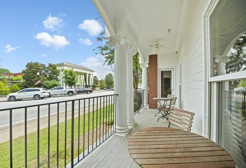 جناح, The James Madison Inn