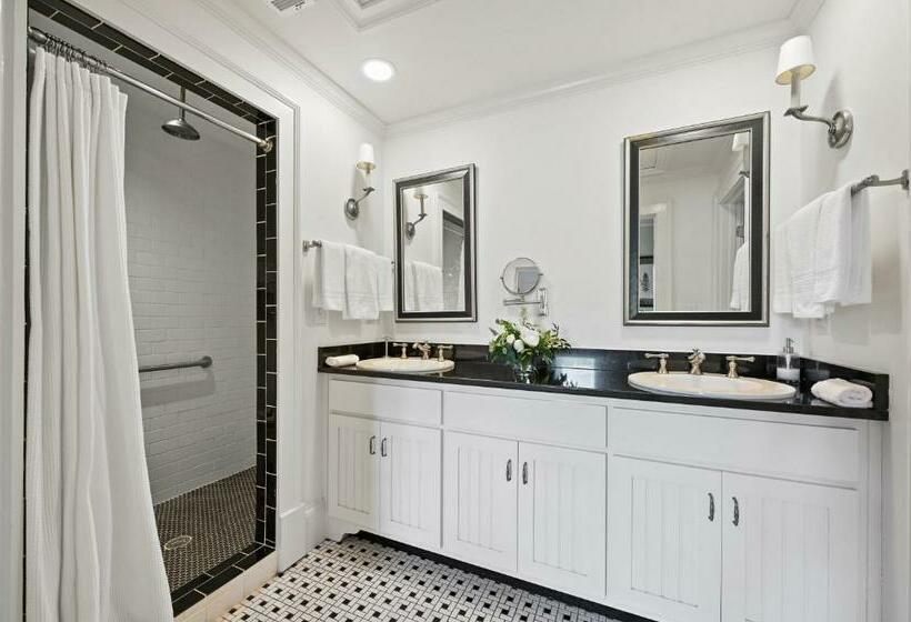 غرفة قياسية سرير كينج, The James Madison Inn