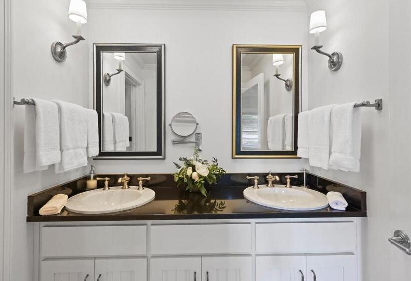 غرفة قياسية سرير كينج, The James Madison Inn