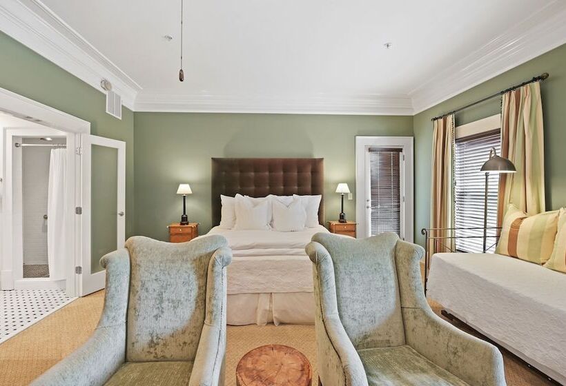 جناح مطل على المدينة, The James Madison Inn