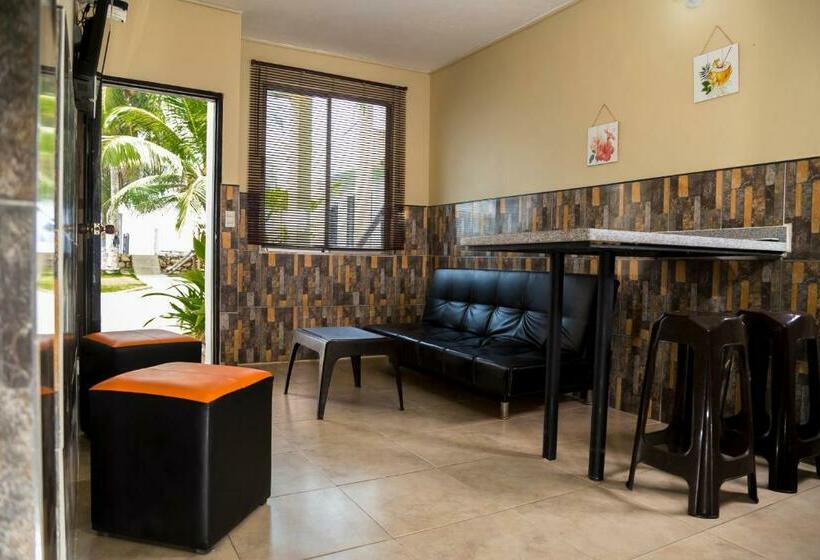 דירת שלושה חדרים, Caribbean Town Tolu