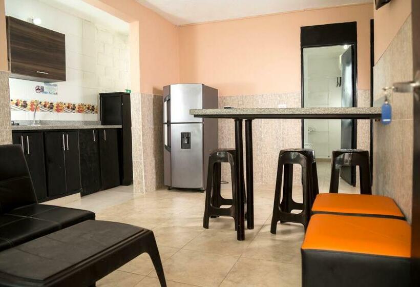 דירת שלושה חדרים, Caribbean Town Tolu