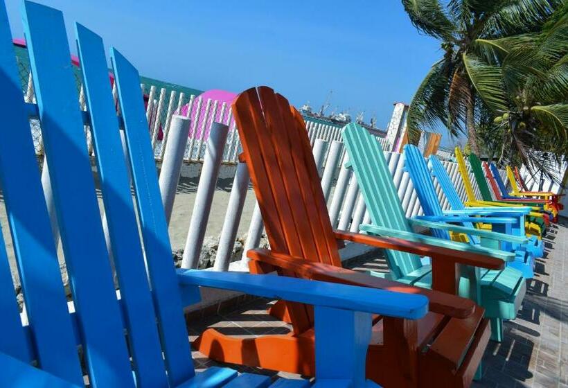 דירת חדר, Caribbean Town Tolu