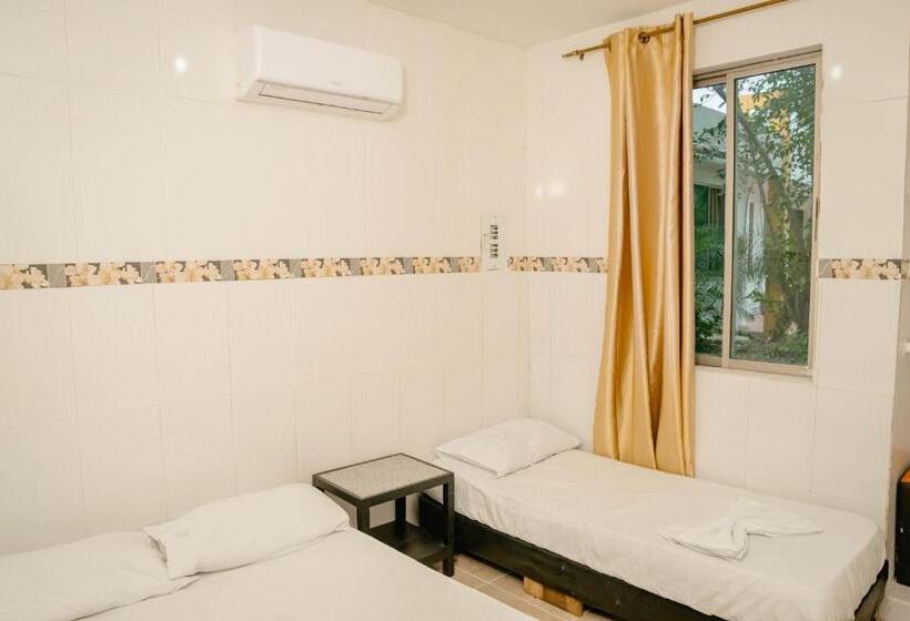 דירת שלושה חדרים, Caribbean Town Tolu