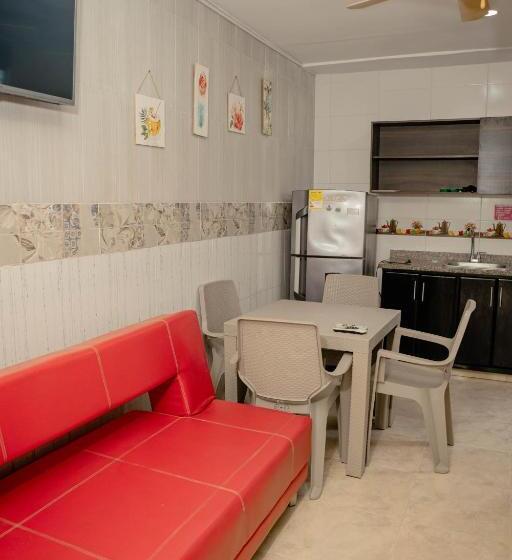 דירת חדר, Caribbean Town Tolu