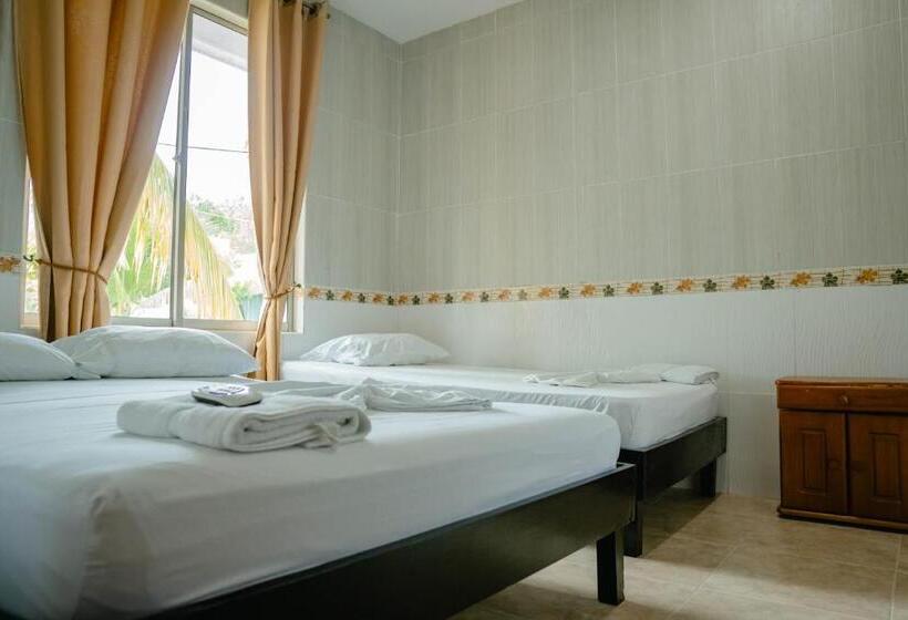 דירת חדר, Caribbean Town Tolu