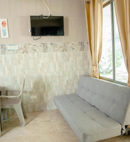 דירת חדר, Caribbean Town Tolu