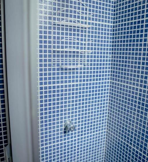 דירת חדר, Caribbean Town Tolu