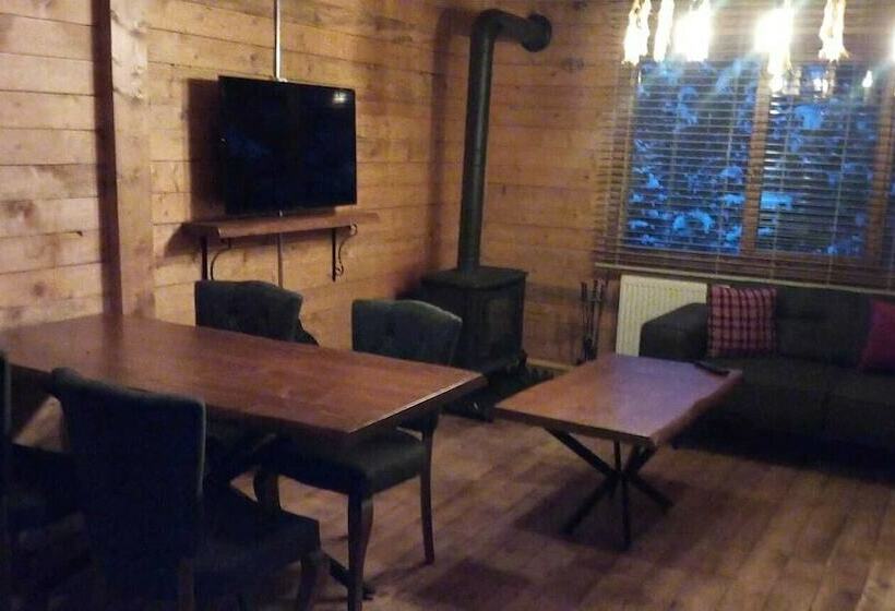 침실 1개 주택, Zifin