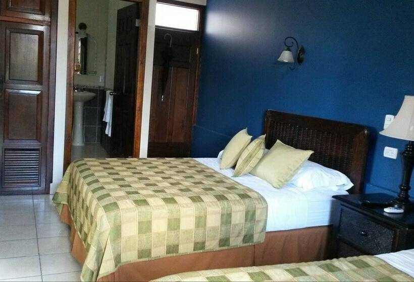 اتاق خانوادگی با چشم‌انداز باغ, Casa Colonial Bed And Breakfast