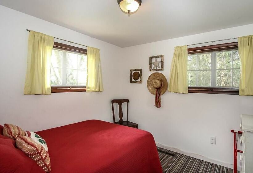 4间卧室的房子, Bluegill Hill