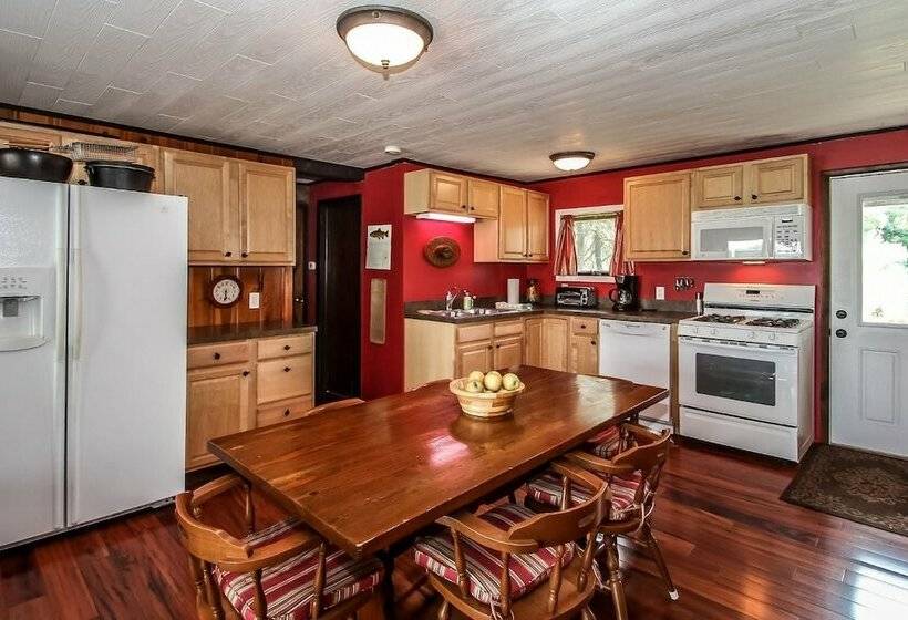 4间卧室的房子, Bluegill Hill