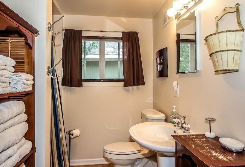 4间卧室的房子, Bluegill Hill