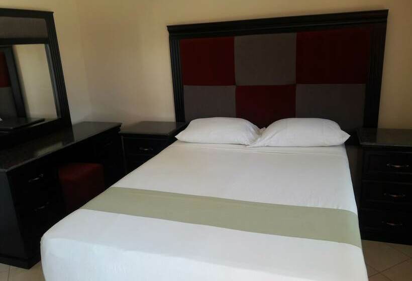 اتاق عادی, Los Forasteros