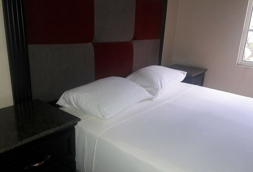 اتاق عادی, Los Forasteros