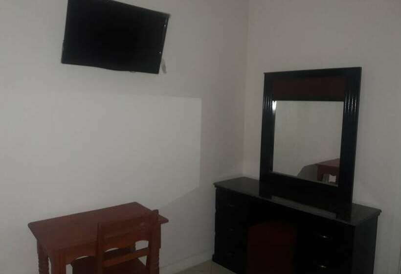 اتاق عادی, Los Forasteros