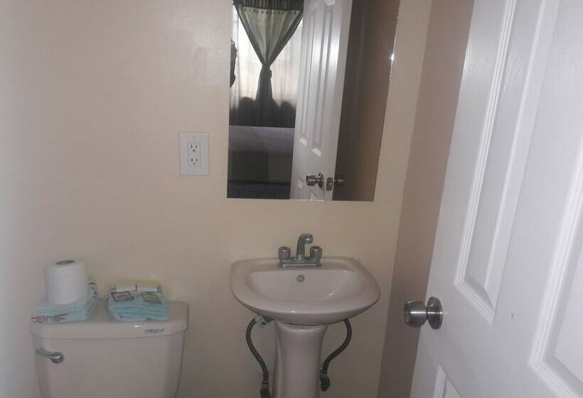 اتاق عادی, Los Forasteros