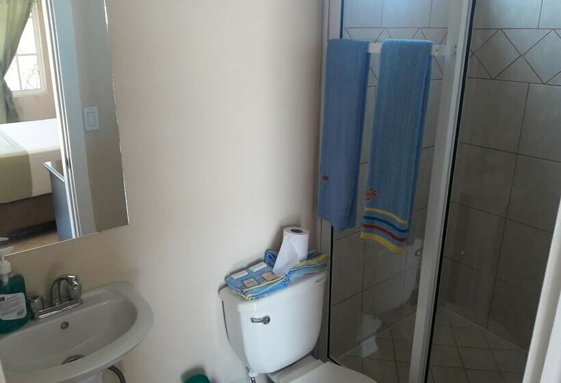 اتاق عادی, Los Forasteros