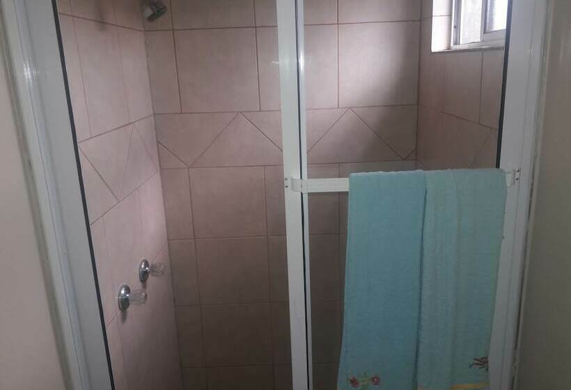 اتاق عادی, Los Forasteros