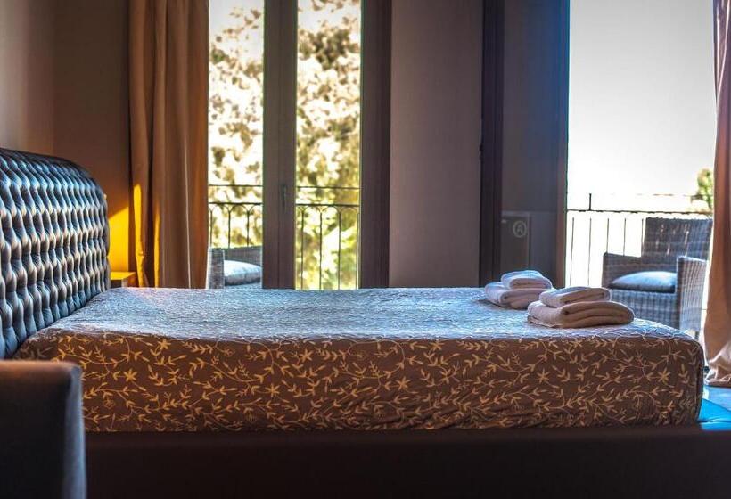 스탠다드 트리플 발코니 룸, Minoos