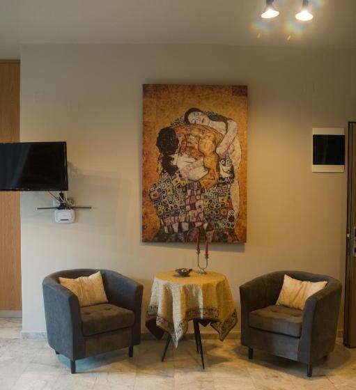 수피리어 트리플 룸, Minoos