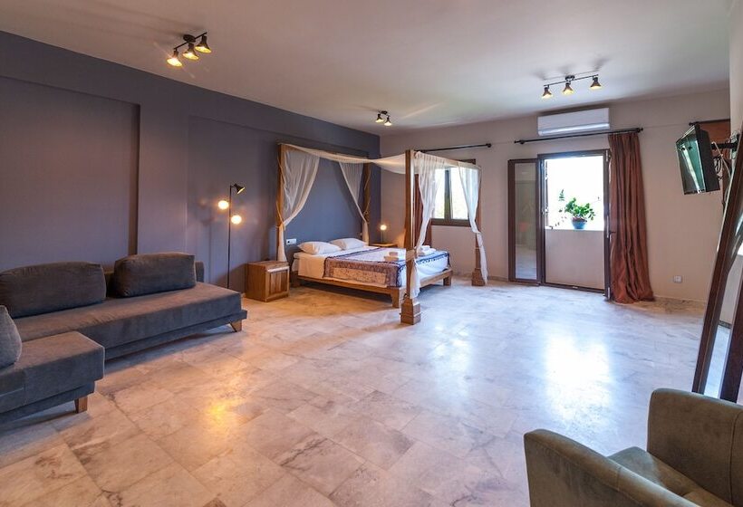 수피리어 트리플 룸, Minoos