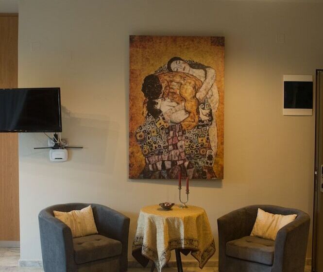 수피리어 트리플 룸, Minoos