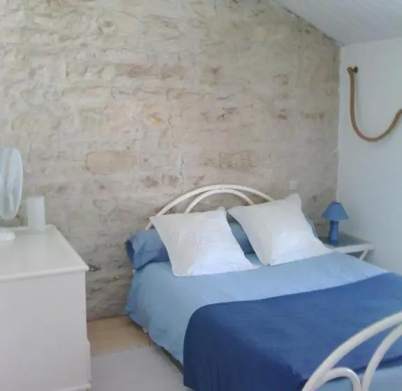 Comfort Kolmen Hengen Huone, La Rosaliere