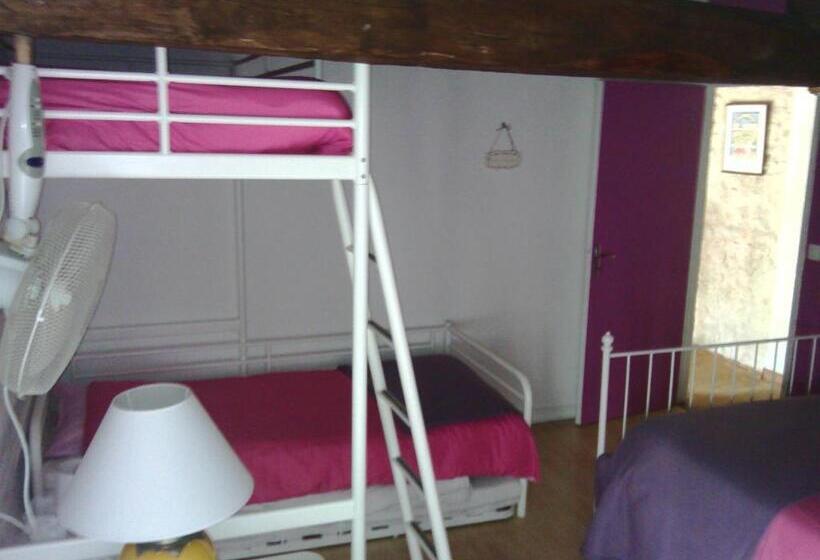 חדר משפחתי, La Rosaliere