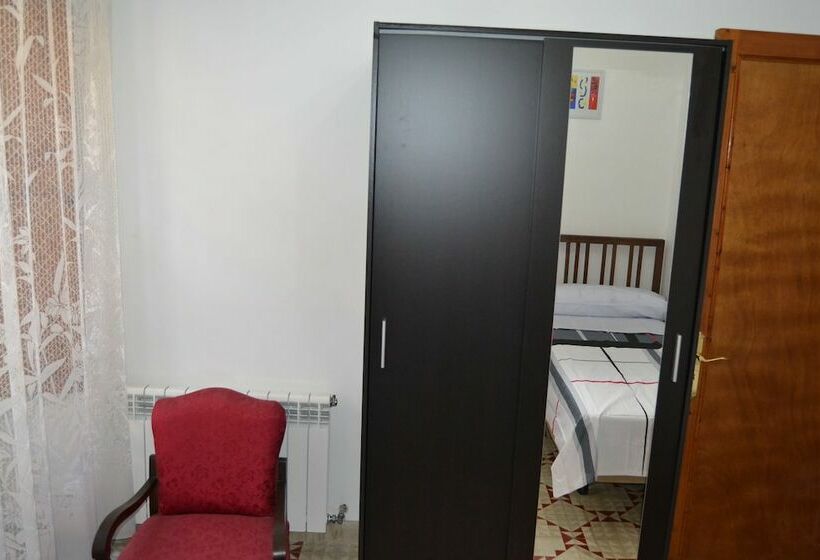 Дом 4 Спальни, Cas Carro