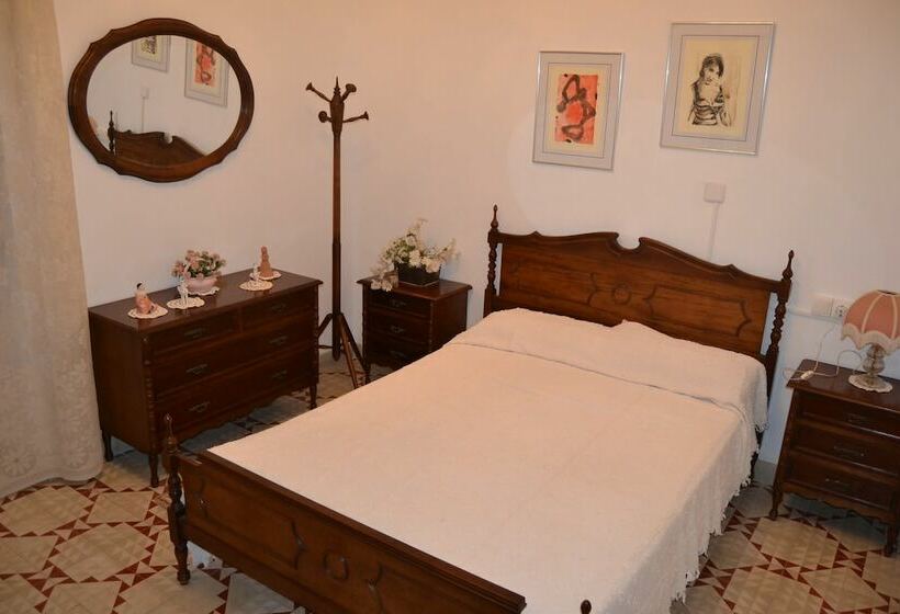 Дом 4 Спальни, Cas Carro